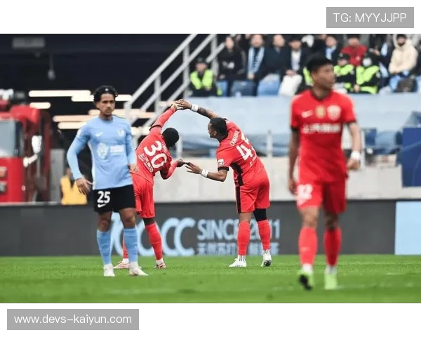 加布里埃尔4分钟闪击，海港客场稳健夺冠