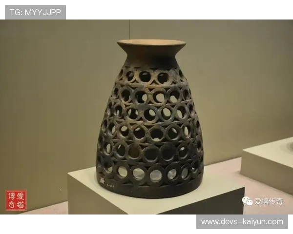 全运会观众席现复古球拍收藏展，乒乓历史文物引关注