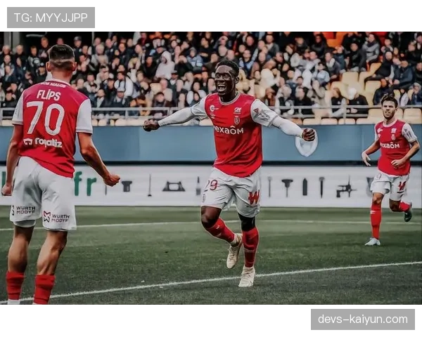 兰斯高中锋公开表示，其今夏特训项目将重点提升头球与定位球跑位